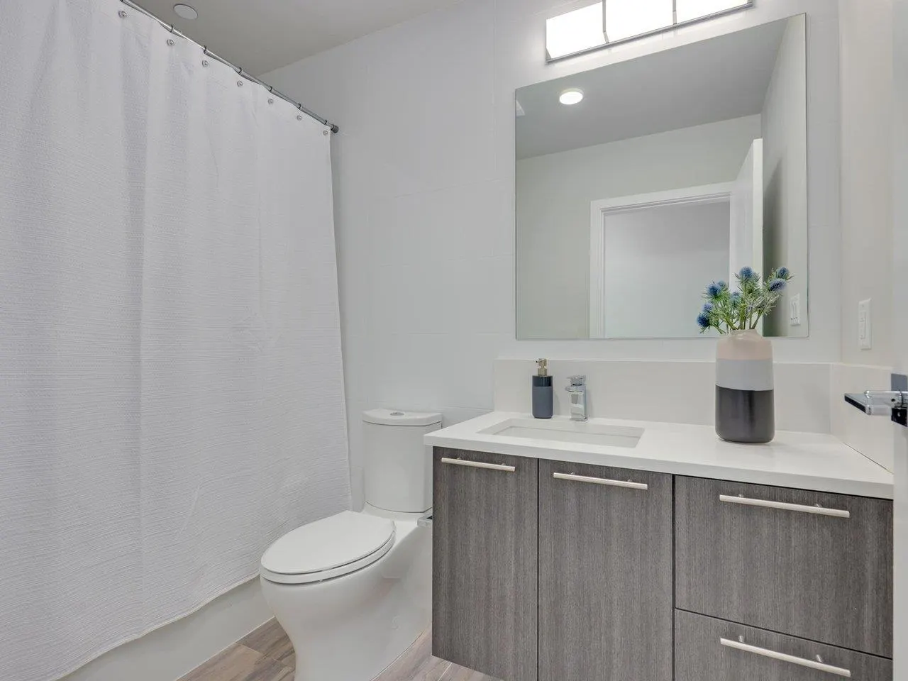 5033 Cambie Street #604