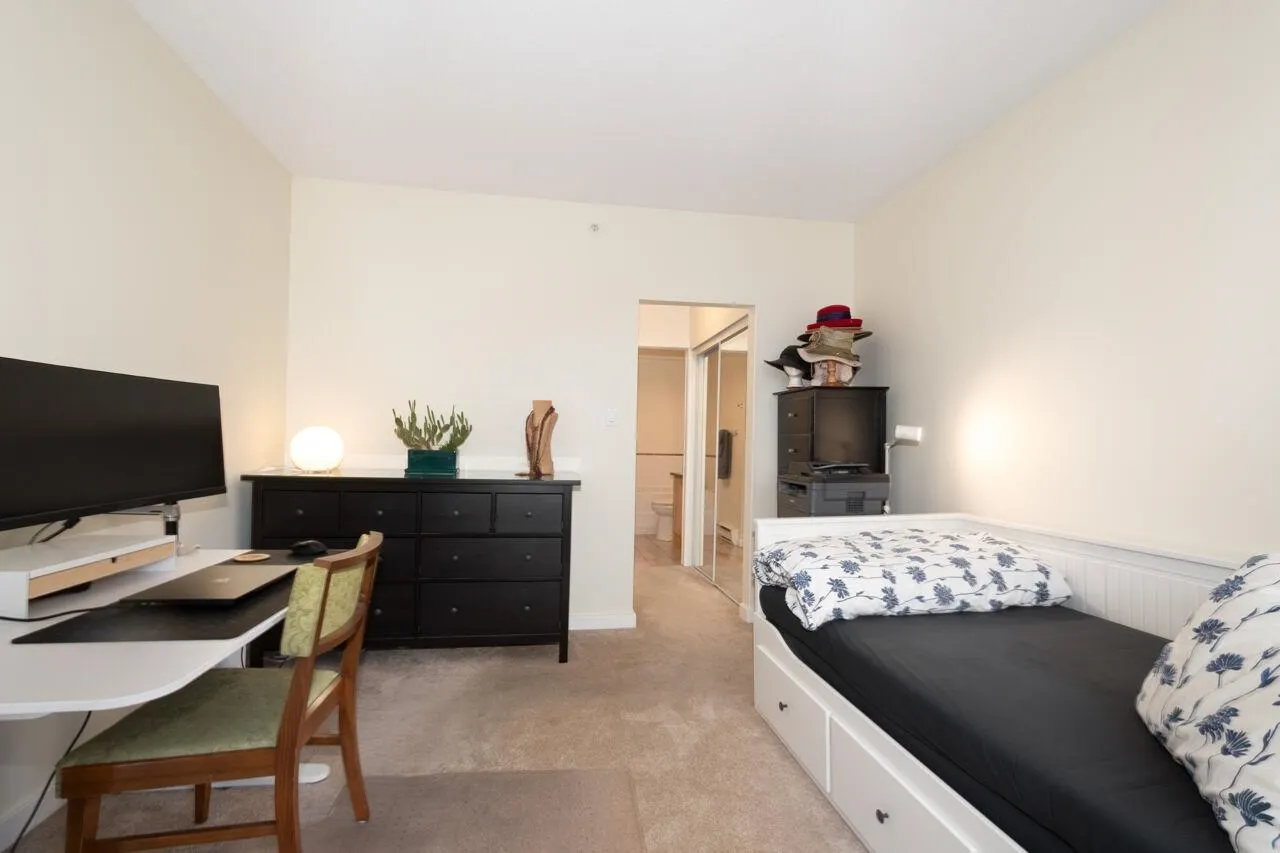 2080 E Kent Avenue South #402