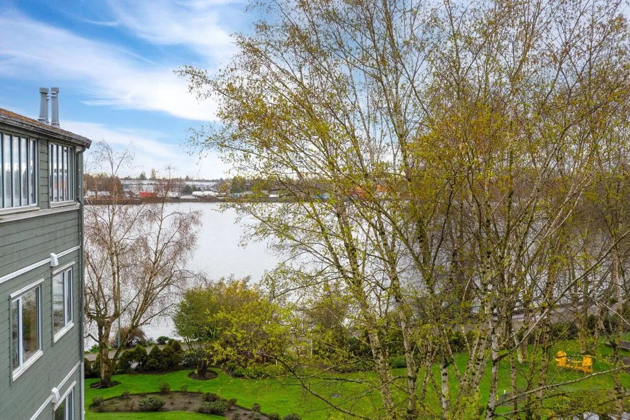 2080 E Kent Avenue South #402