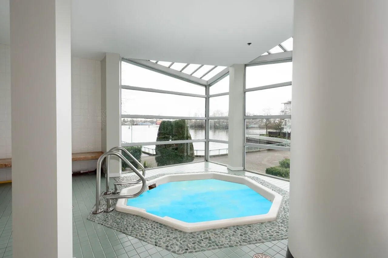 2080 E Kent Avenue South #402