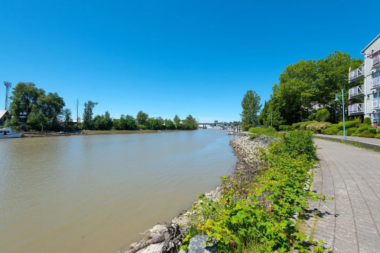 2080 E Kent Avenue South #402