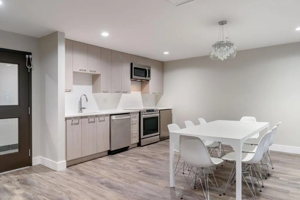 4690 Hawk Lane #414