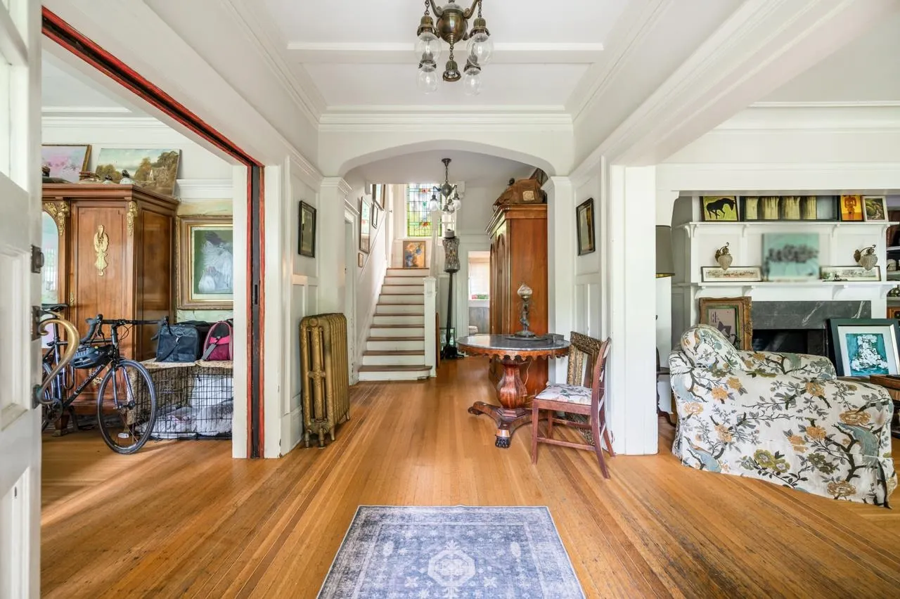 1650 Cedar Crescent