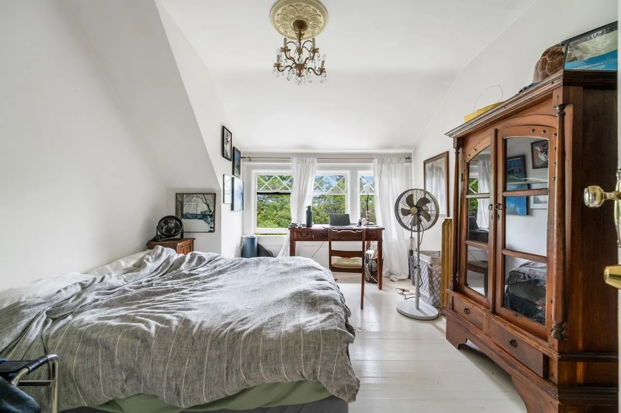 1650 Cedar Crescent