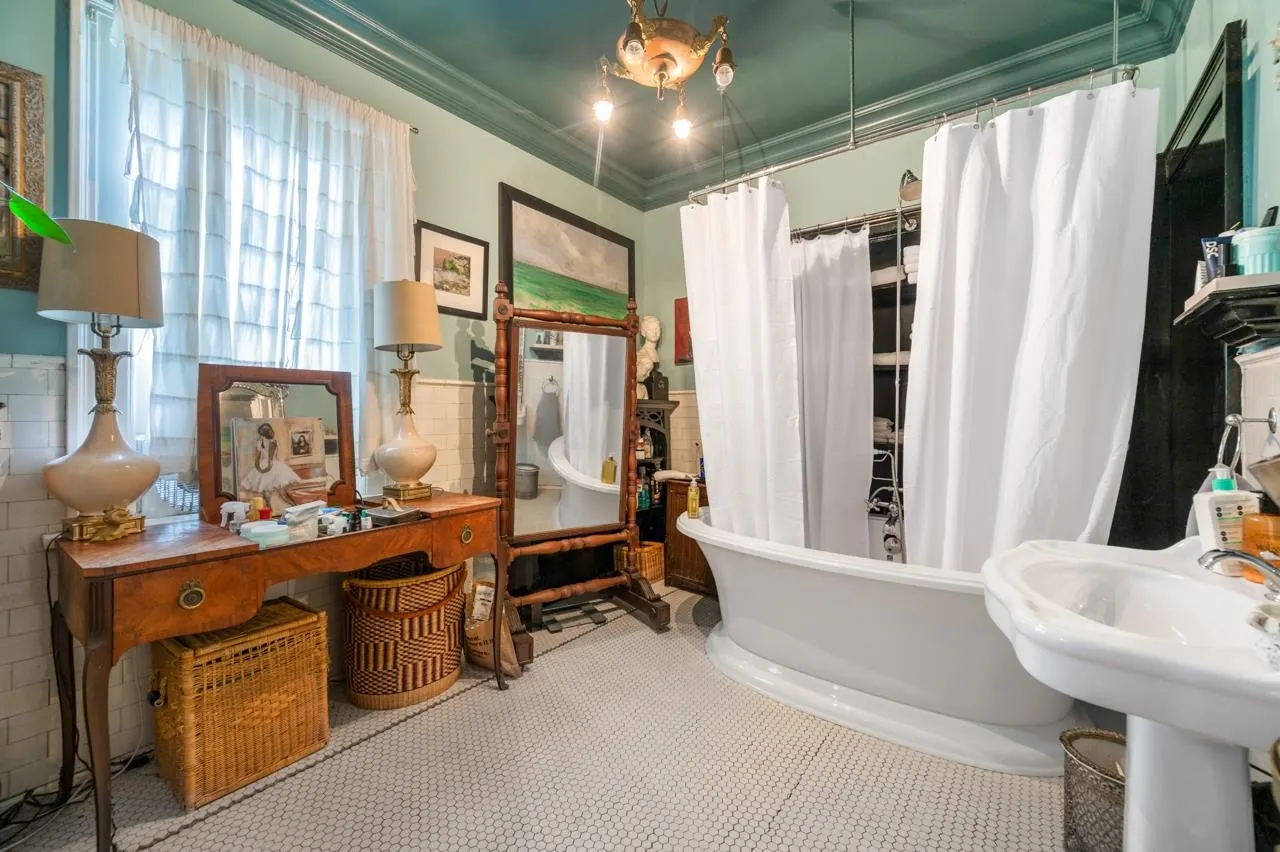 1650 Cedar Crescent