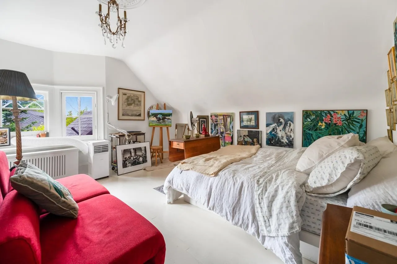 1650 Cedar Crescent
