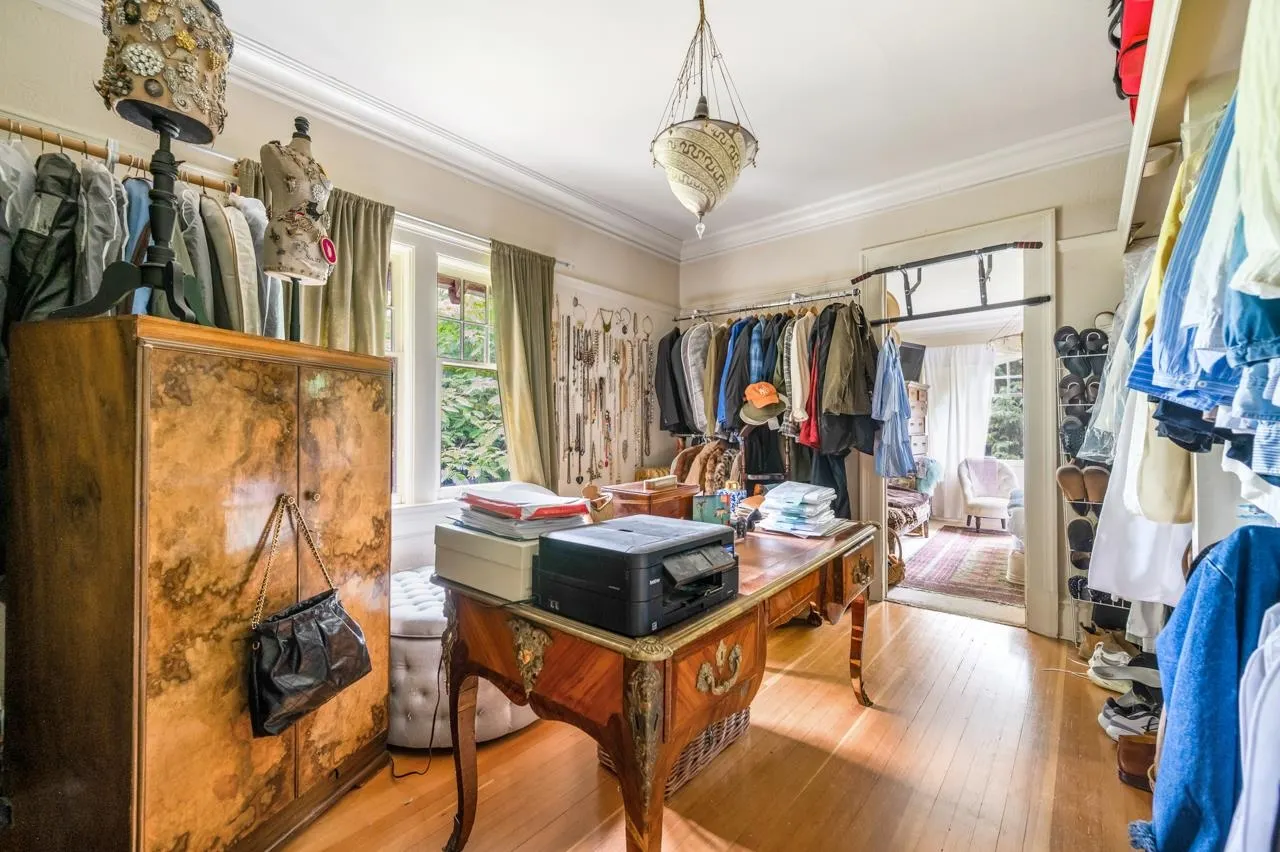 1650 Cedar Crescent