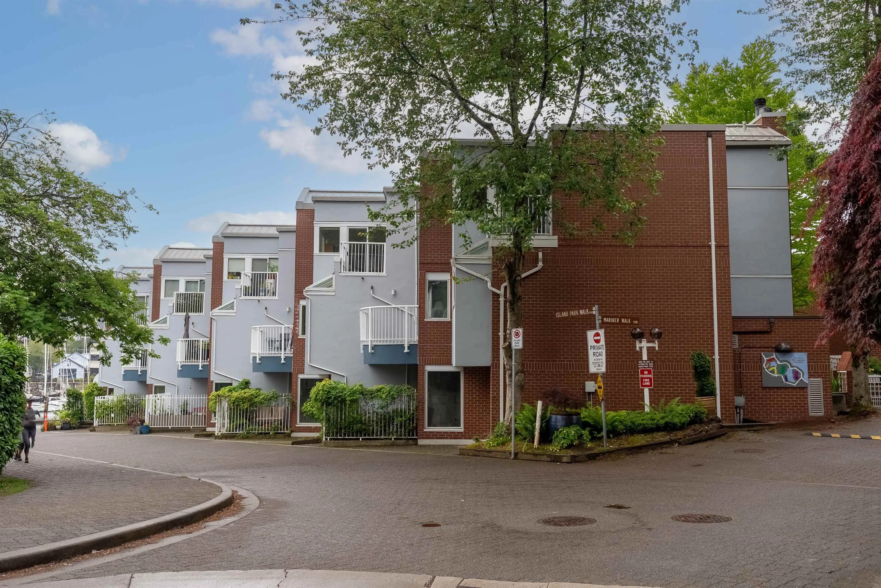 1596 Island Park Walk