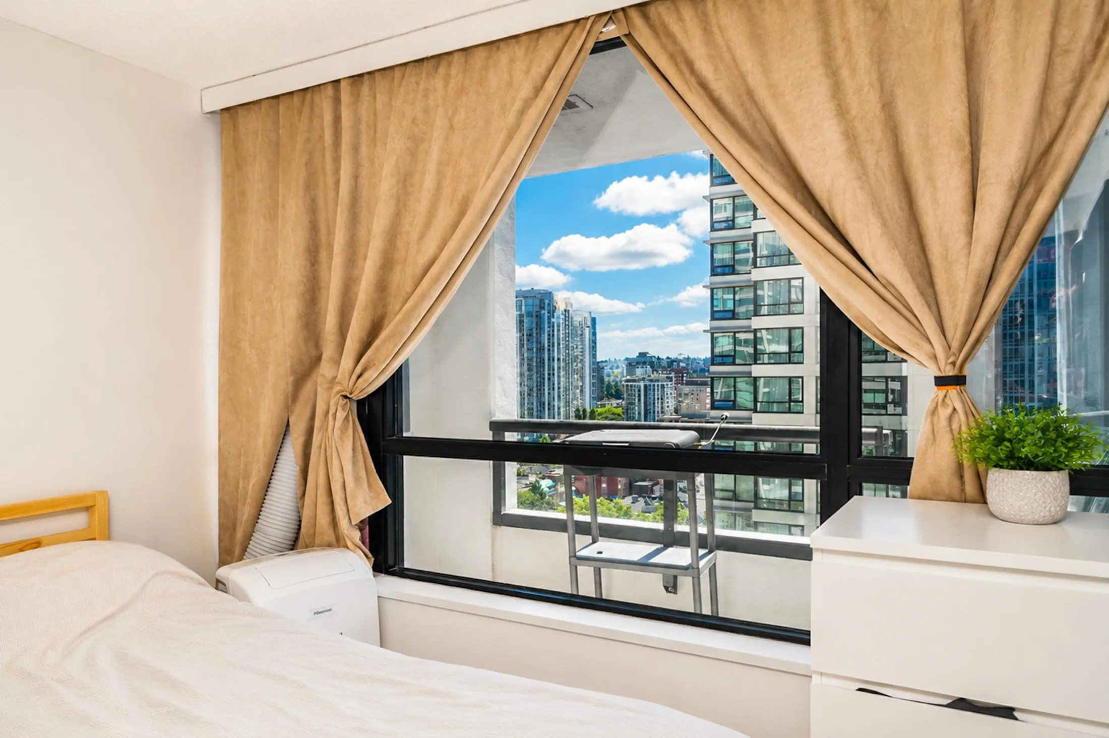 909 Mainland Street #1405
