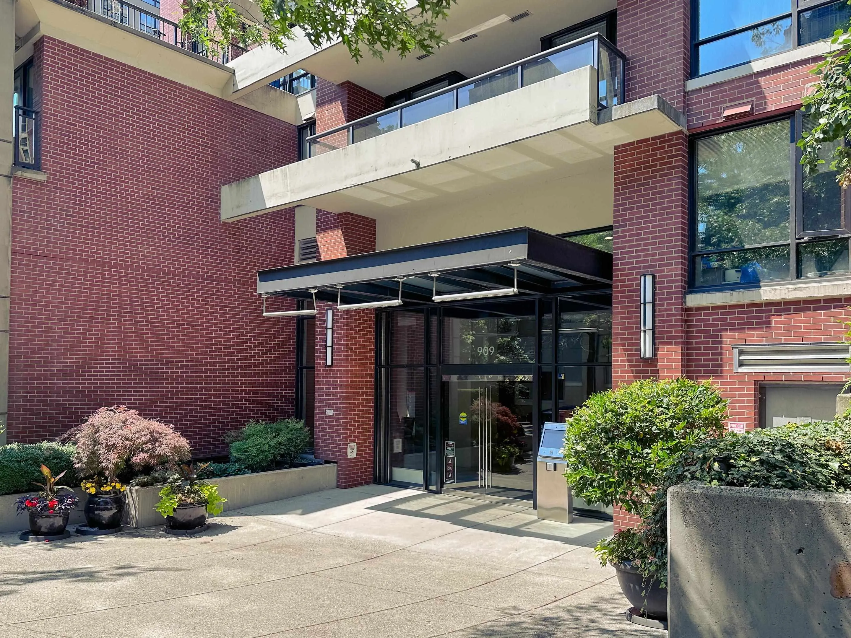909 Mainland Street #1405