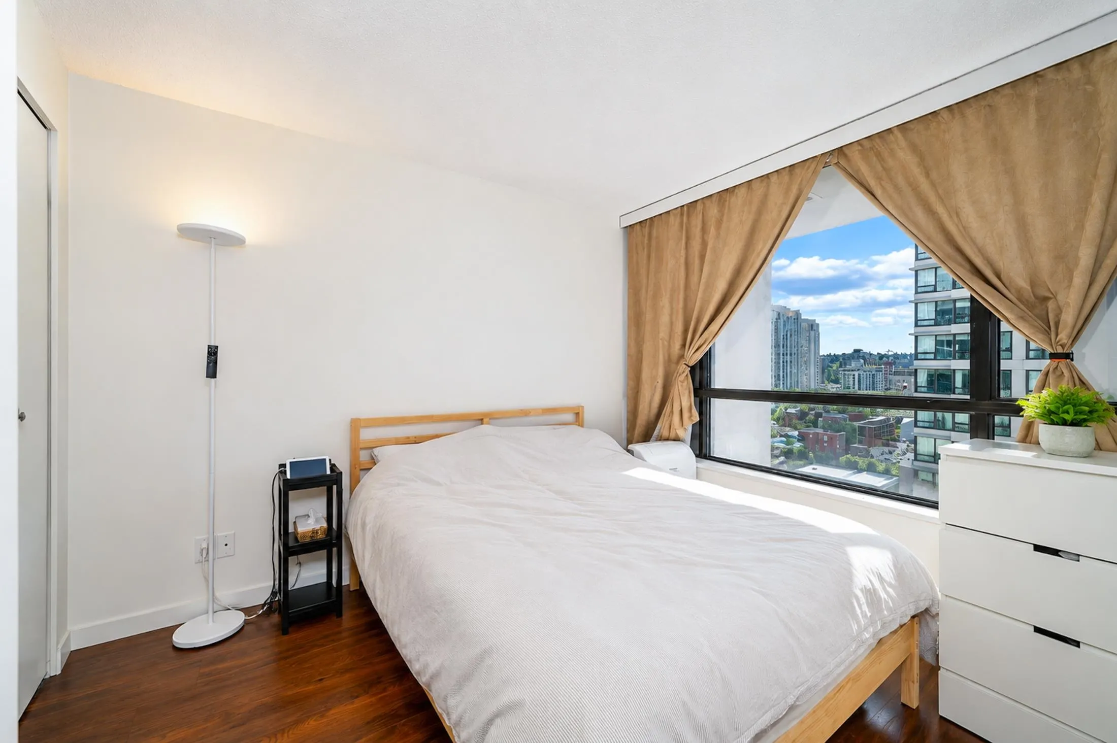 909 Mainland Street #1405