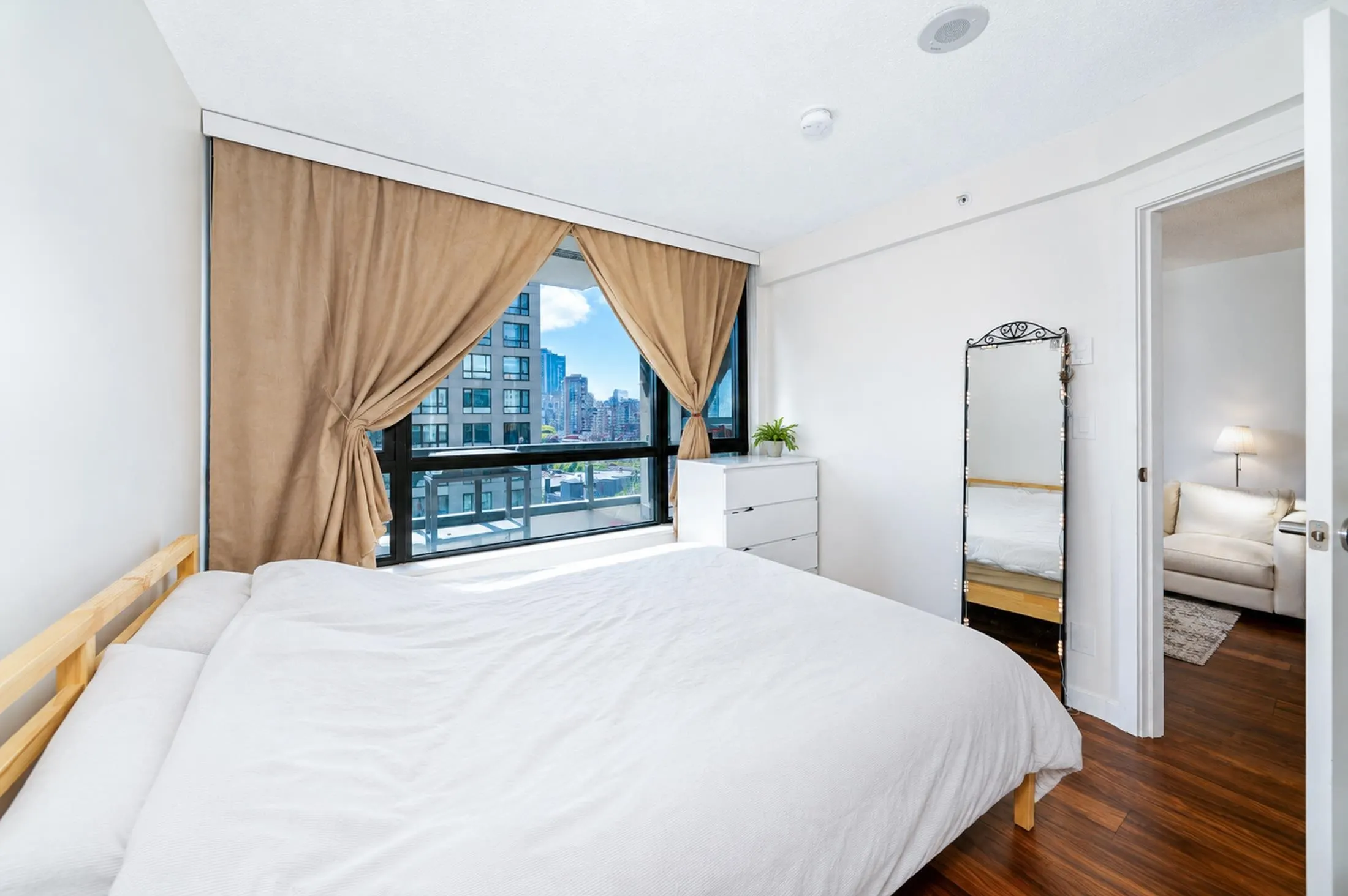 909 Mainland Street #1405