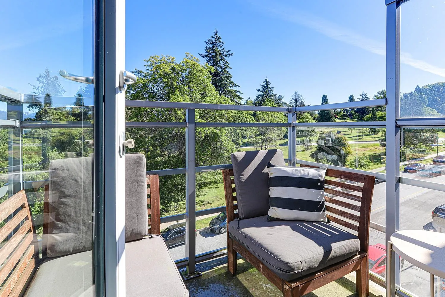 4908 Cambie Street #404