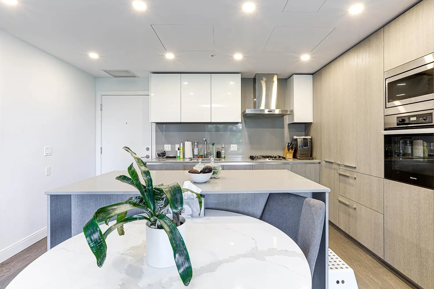 4908 Cambie Street #404