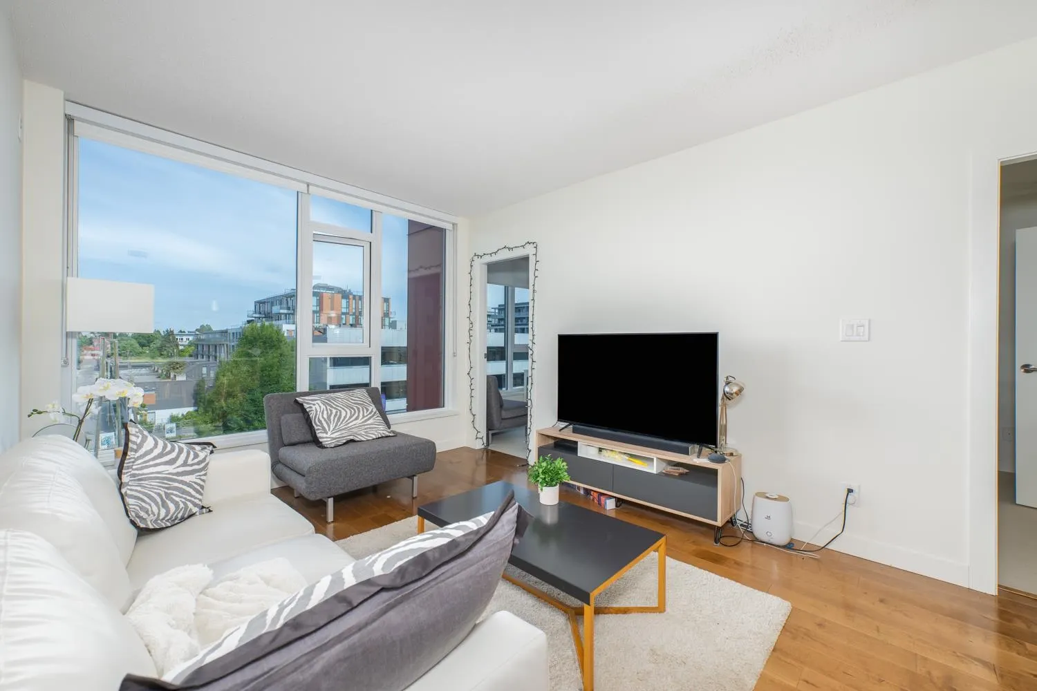 4083 Cambie Street #309