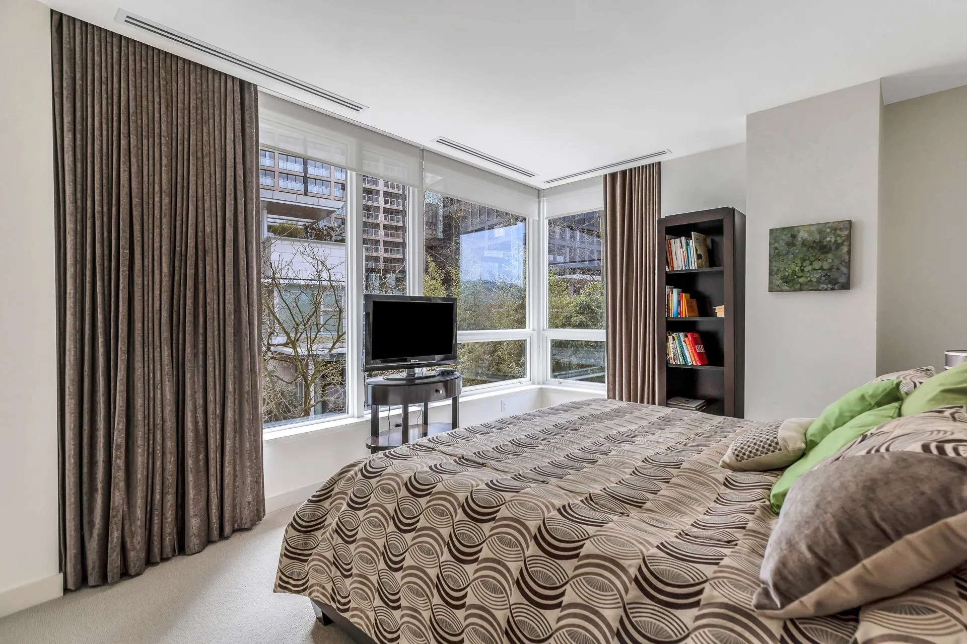 1139 W Cordova Street #101