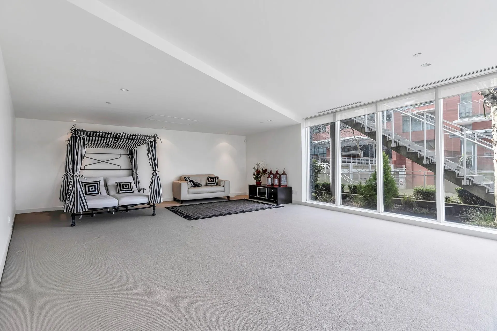1139 W Cordova Street #101