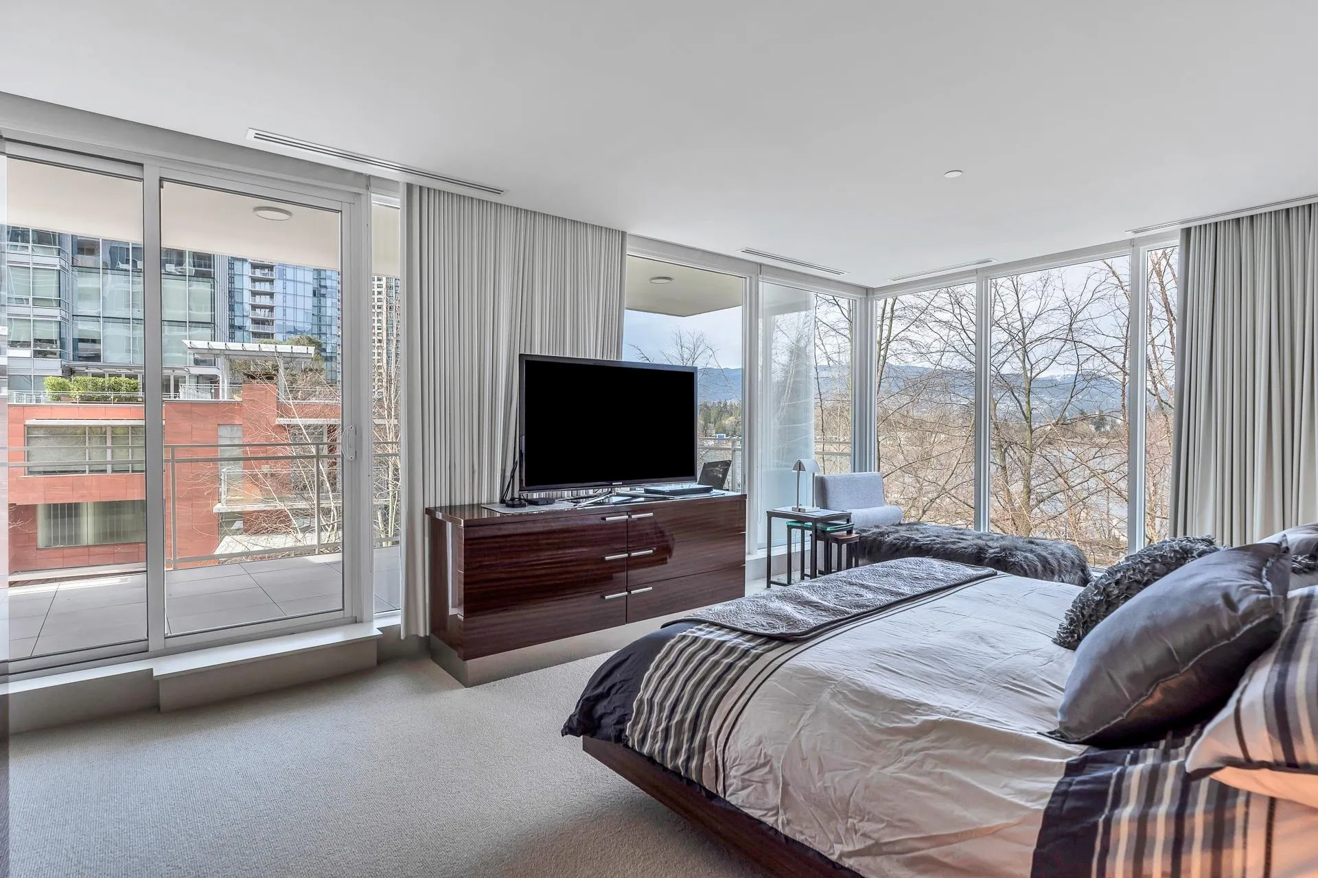 1139 W Cordova Street #101