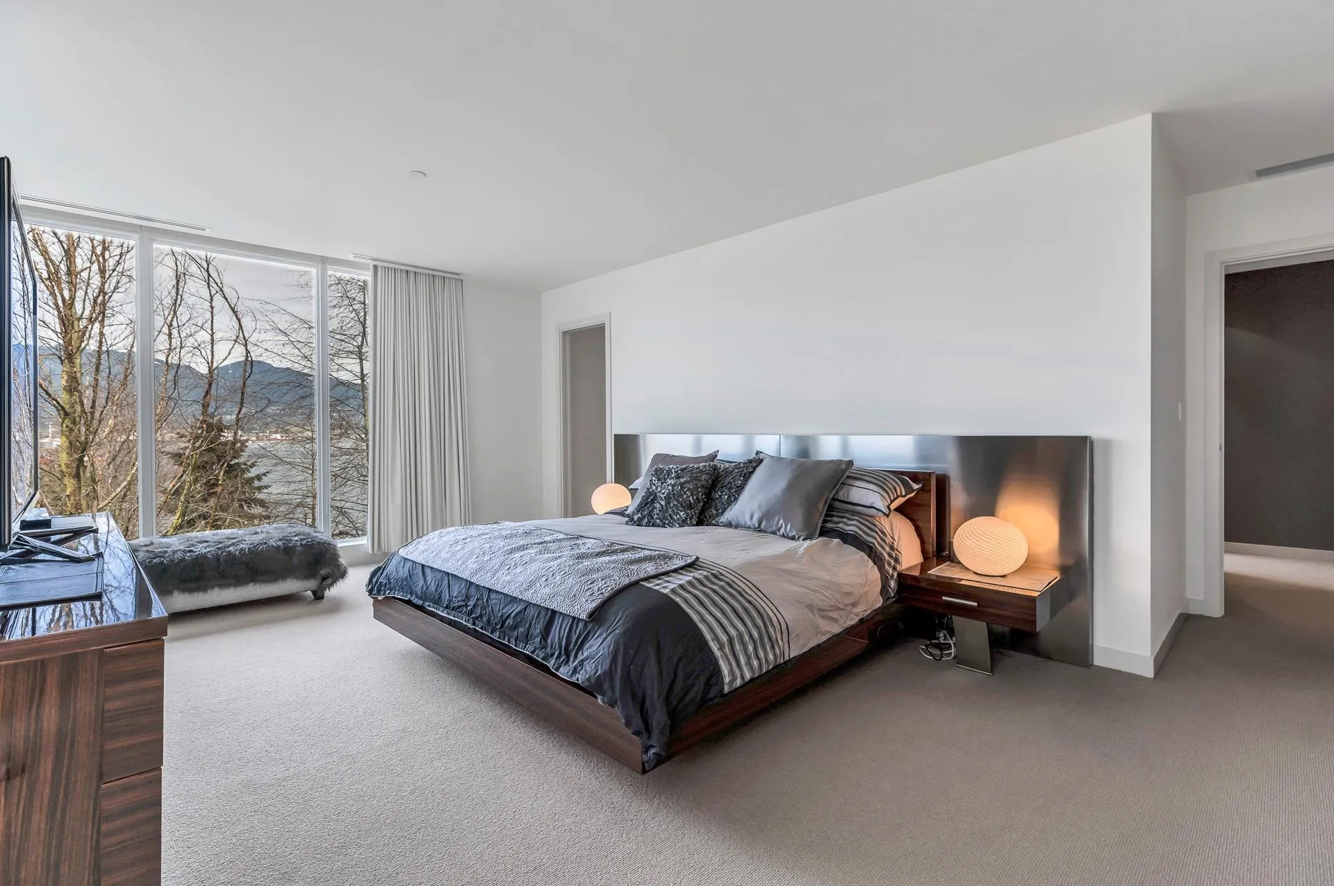 1139 W Cordova Street #101