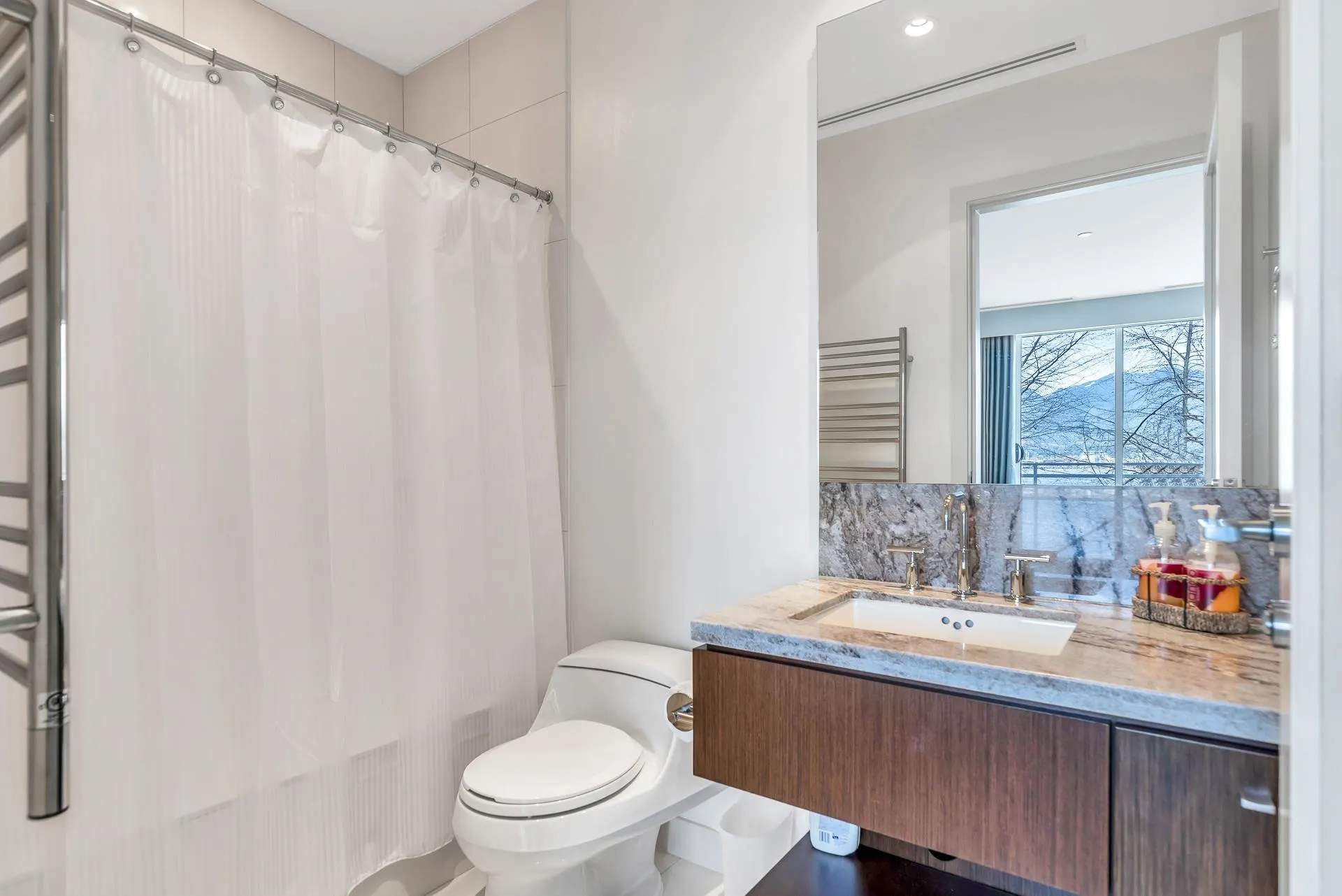 1139 W Cordova Street #101