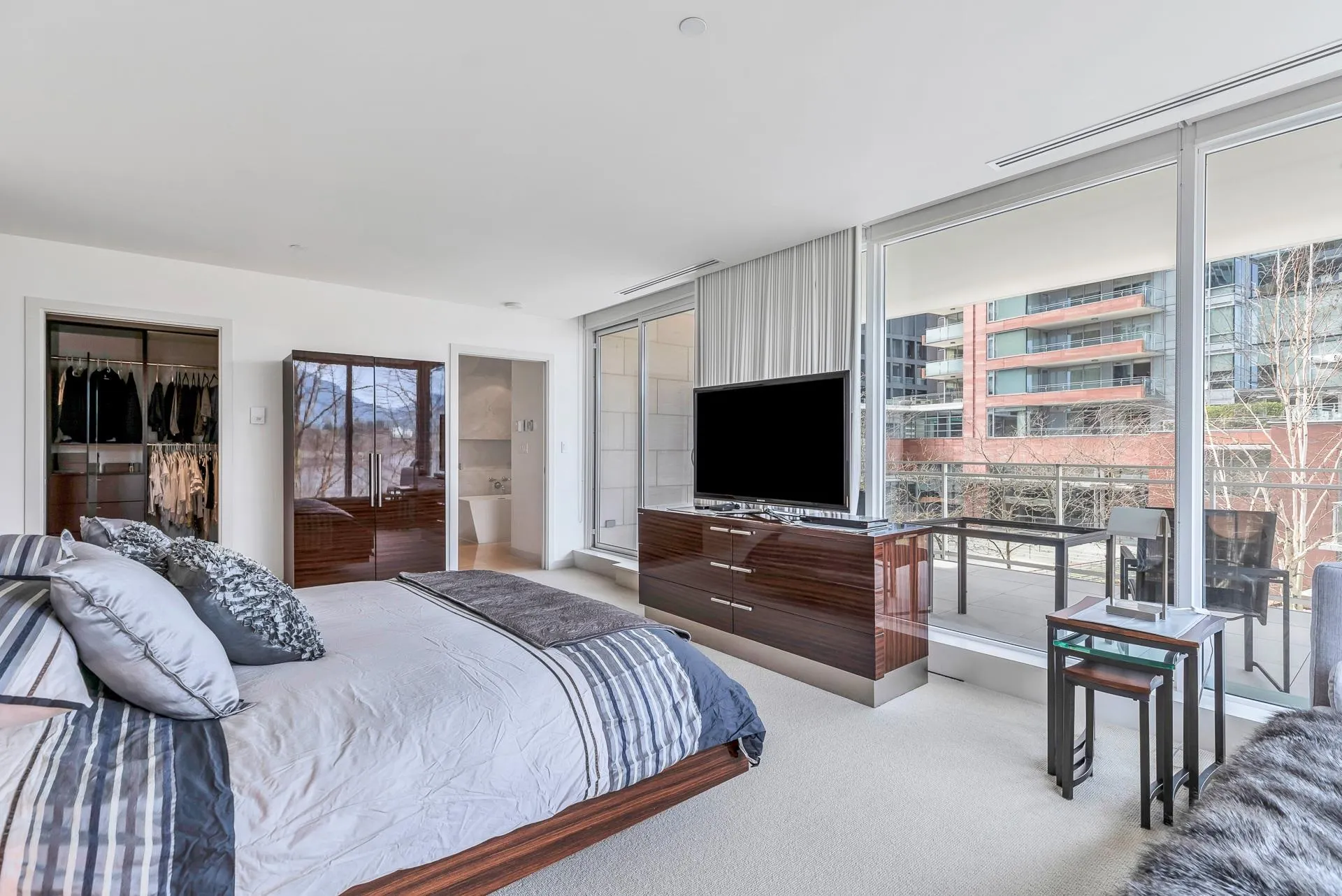 1139 W Cordova Street #101
