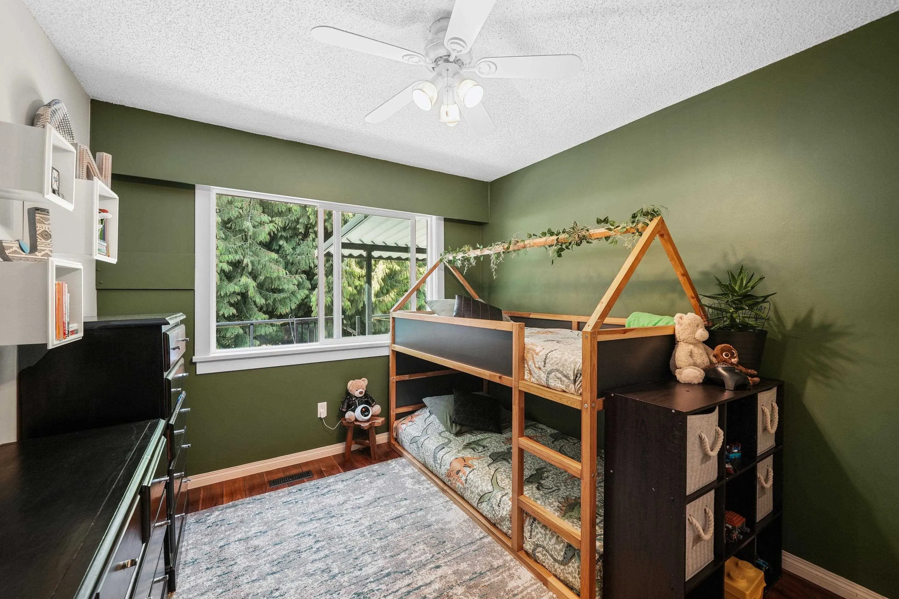 1737 Anderson Way