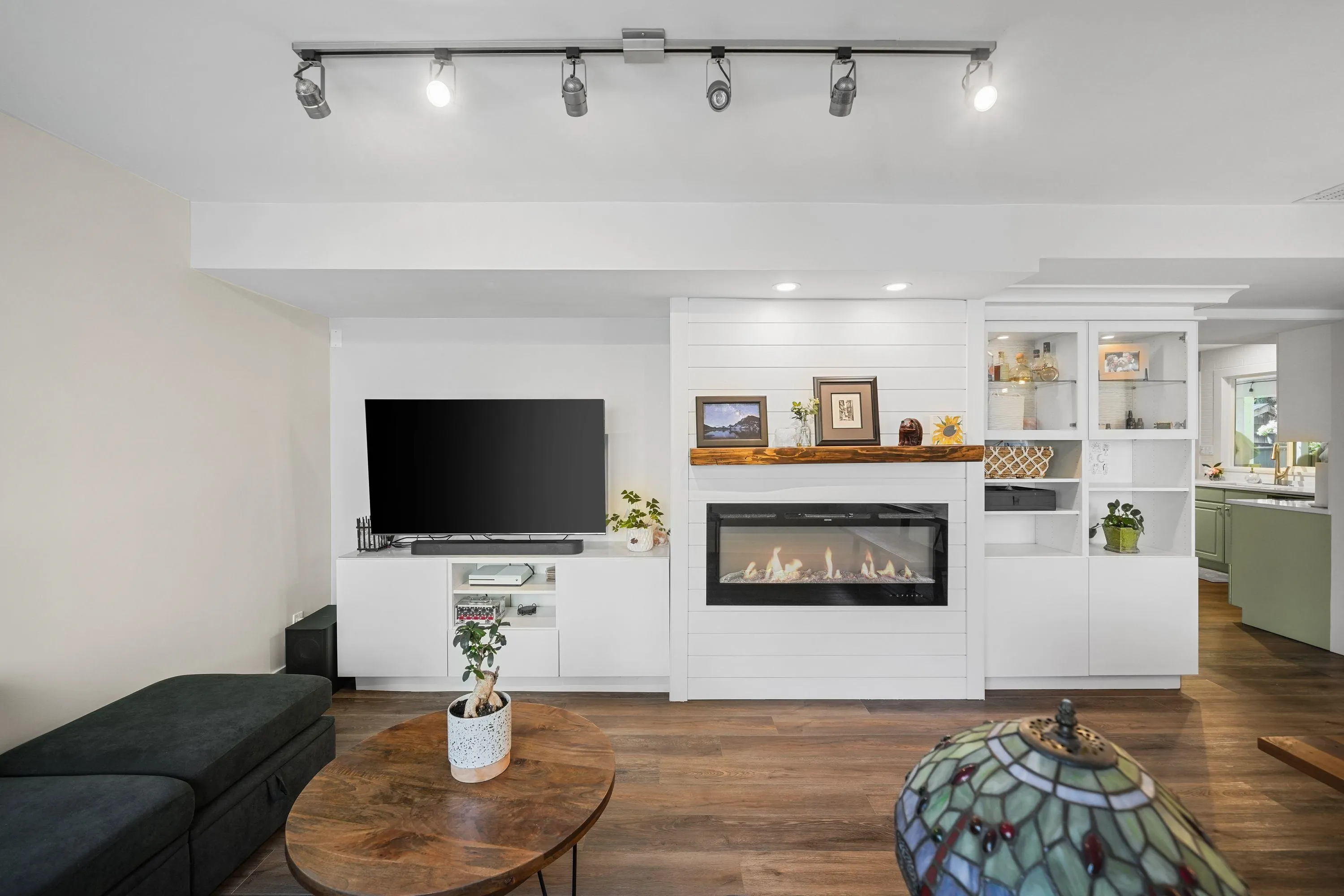 1737 Anderson Way
