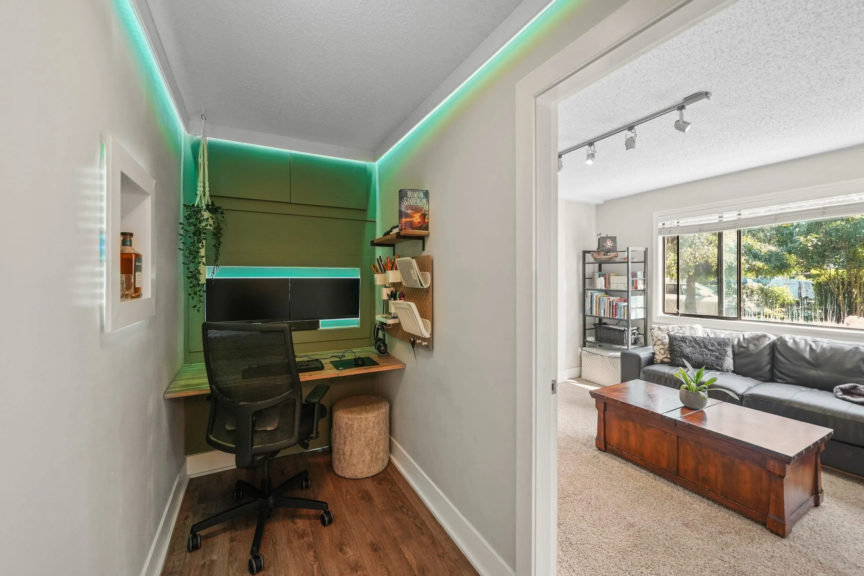1737 Anderson Way