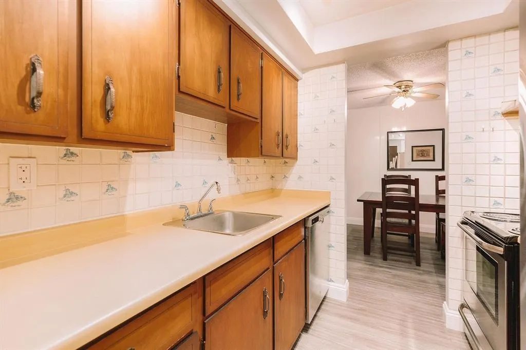 410 Agnes Street #206