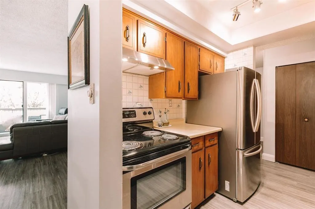 410 Agnes Street #206
