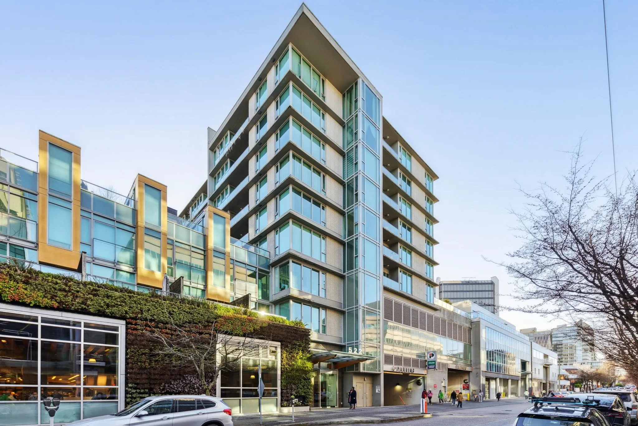 522 8th Avenue #205