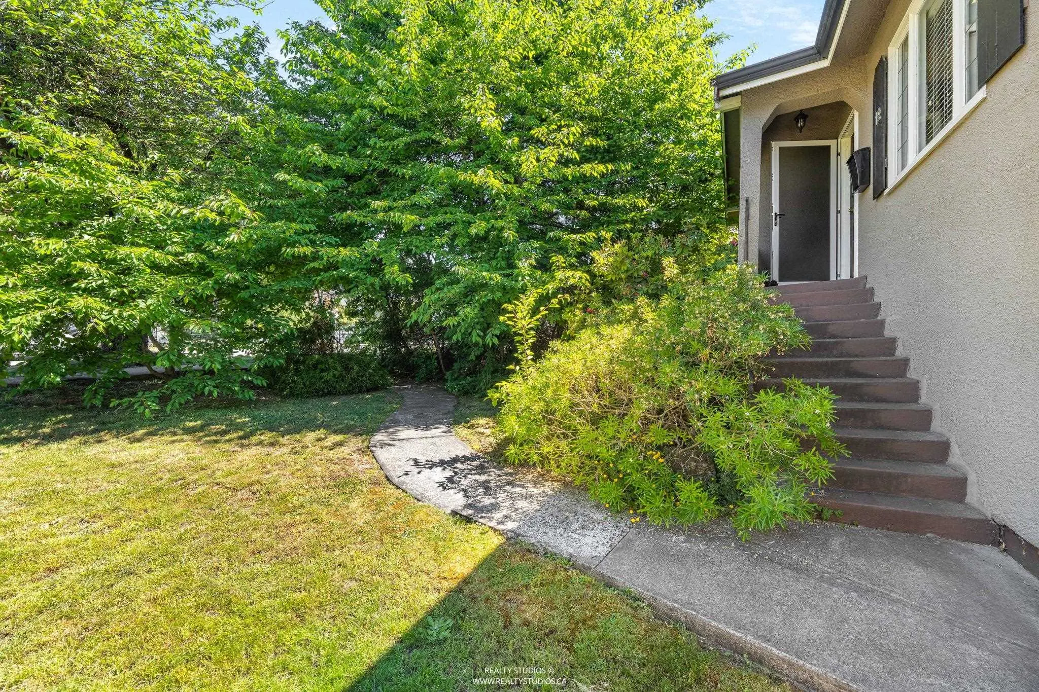 12 W King Edward Avenue