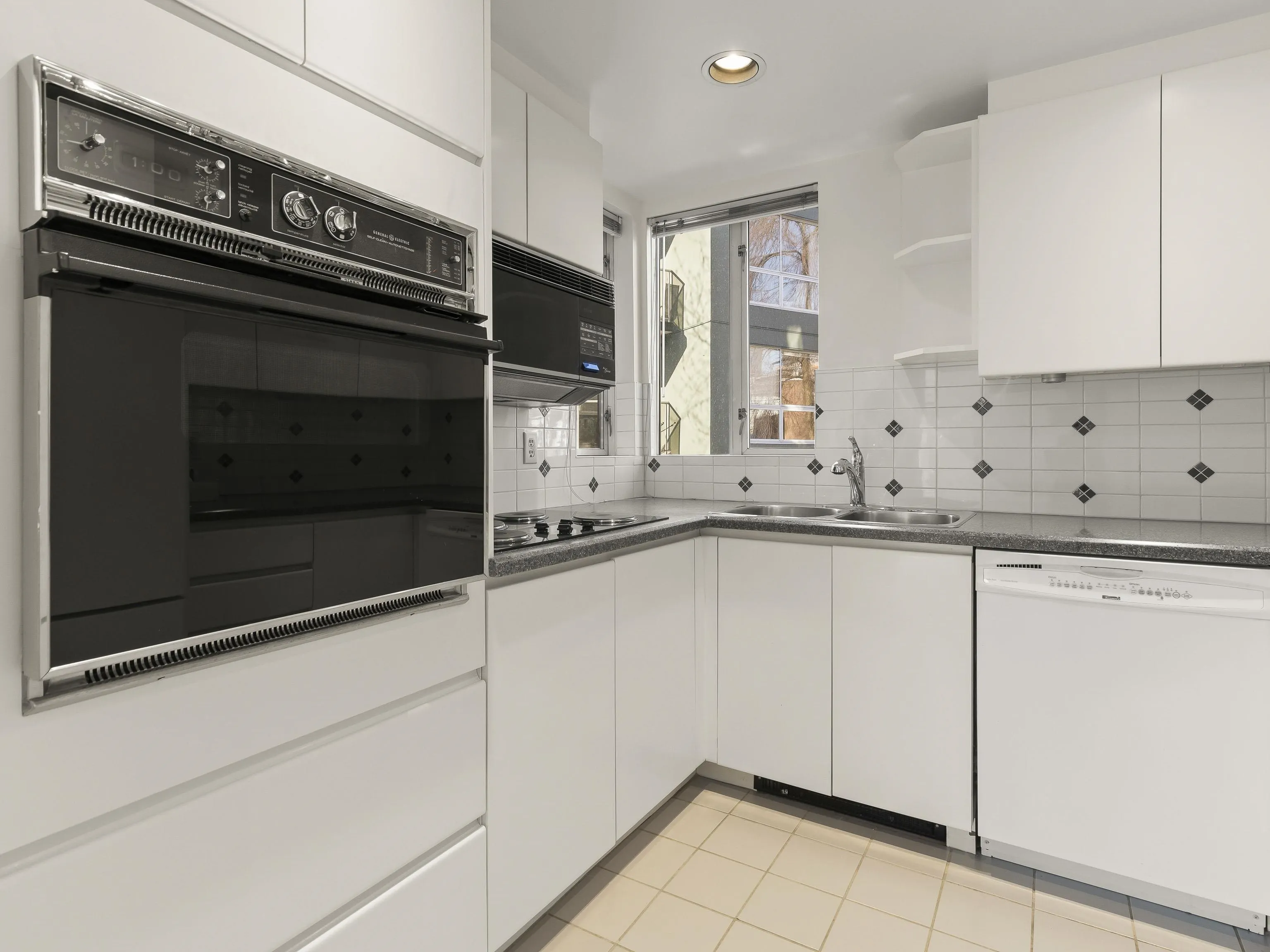 1551 Mariner Walk #202