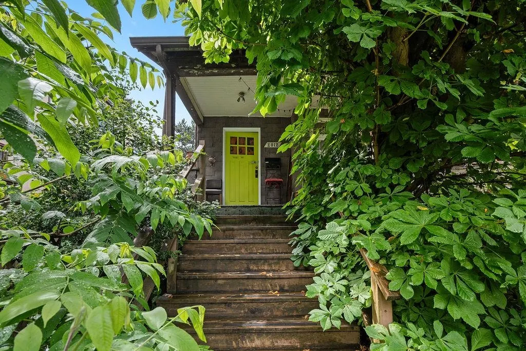 2012 York Avenue