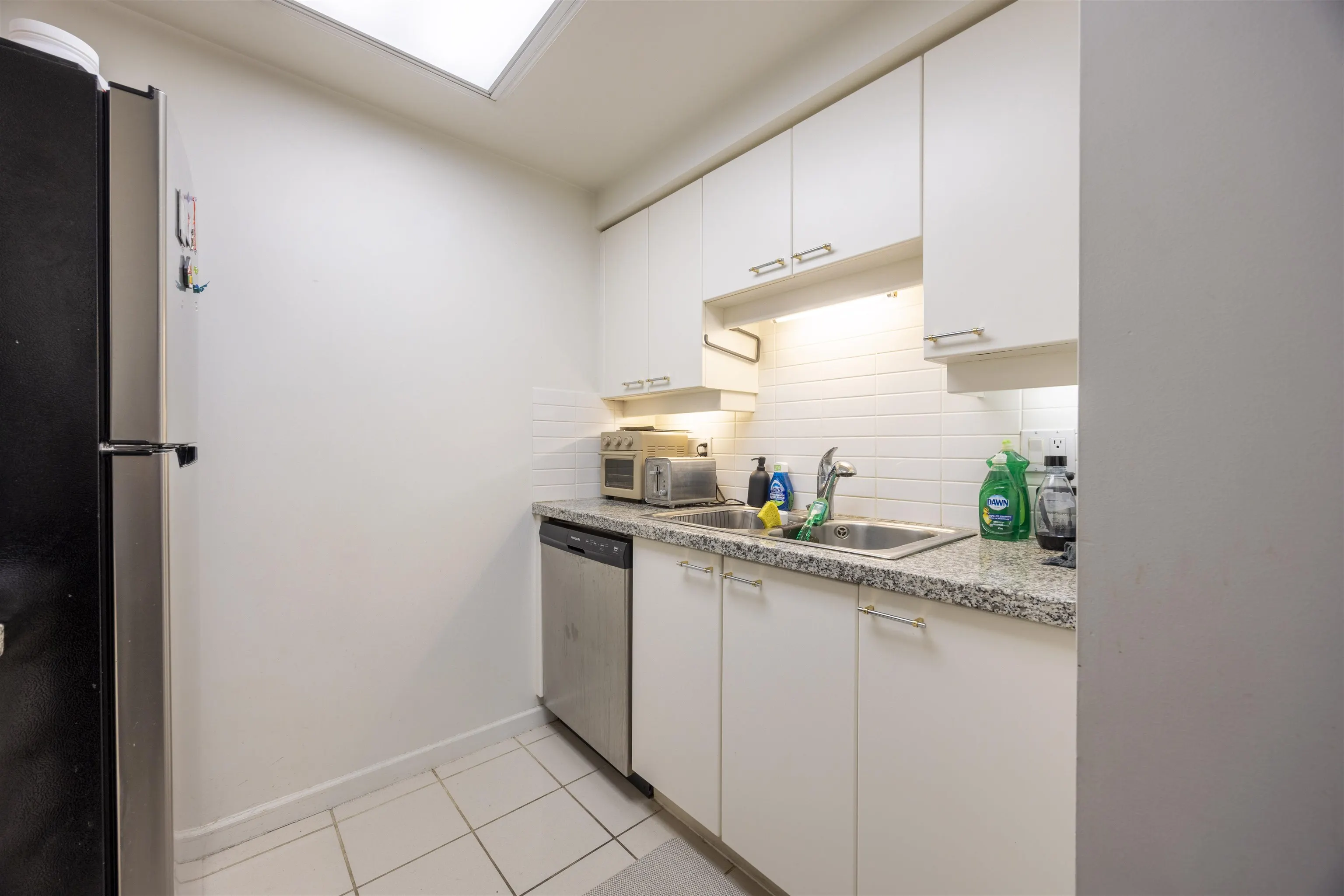 388 Drake Street #2505