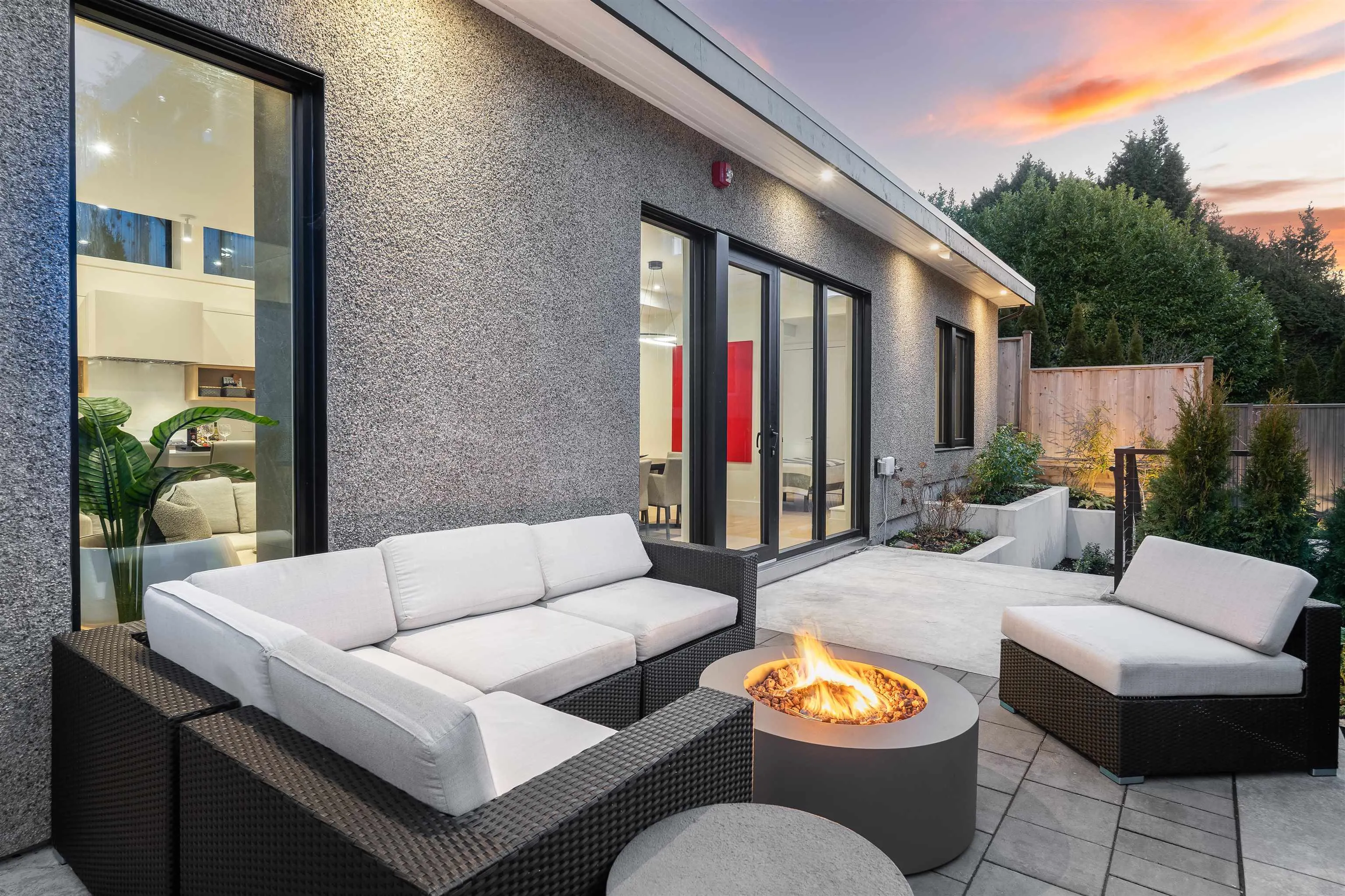 4346 Locarno Crescent