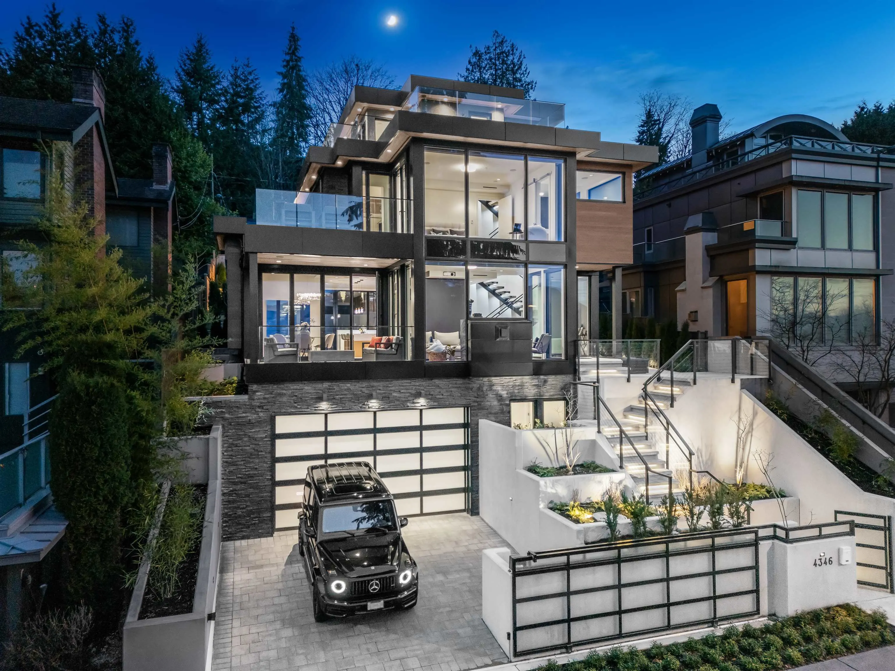 4346 Locarno Crescent