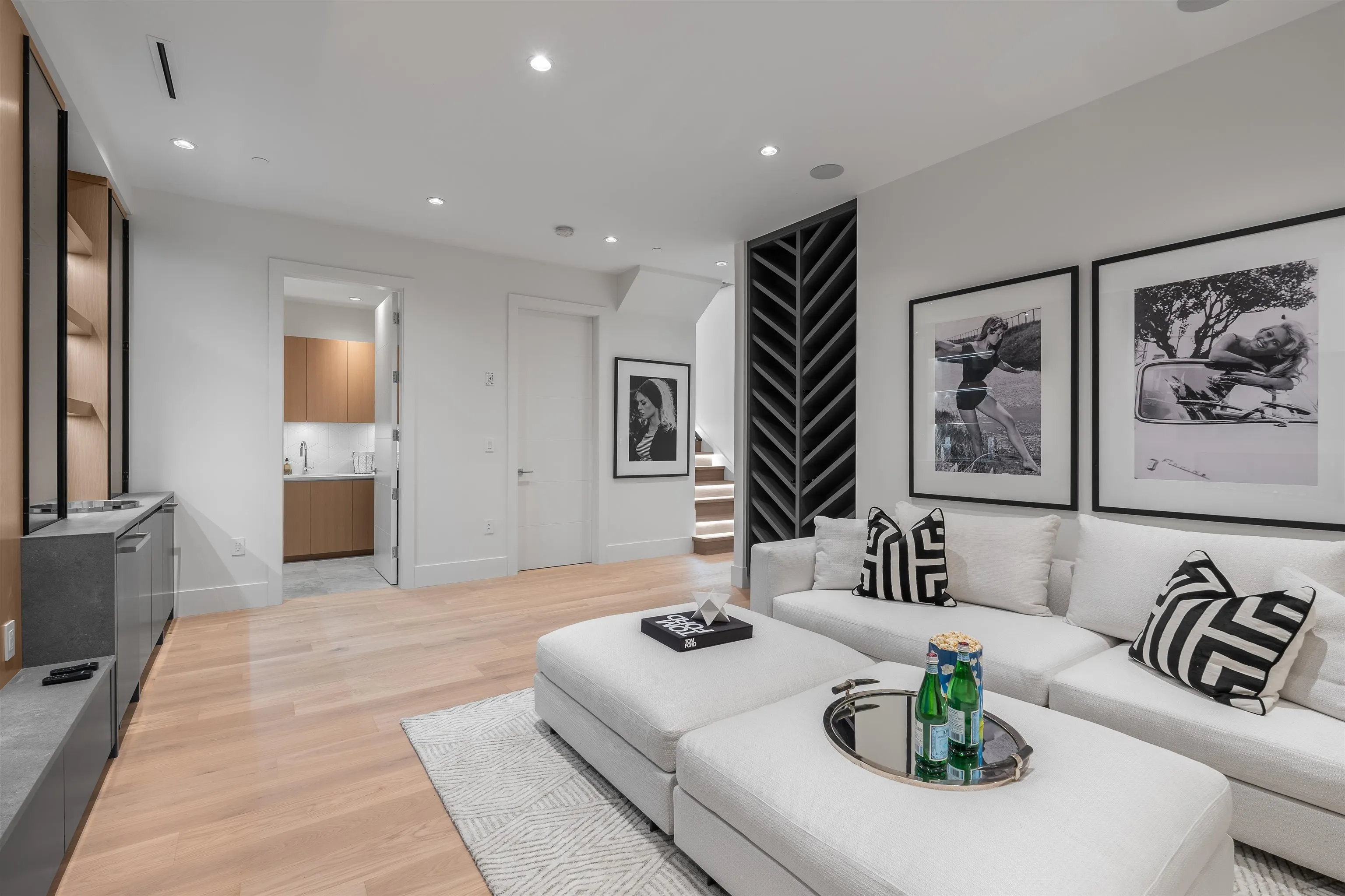4346 Locarno Crescent
