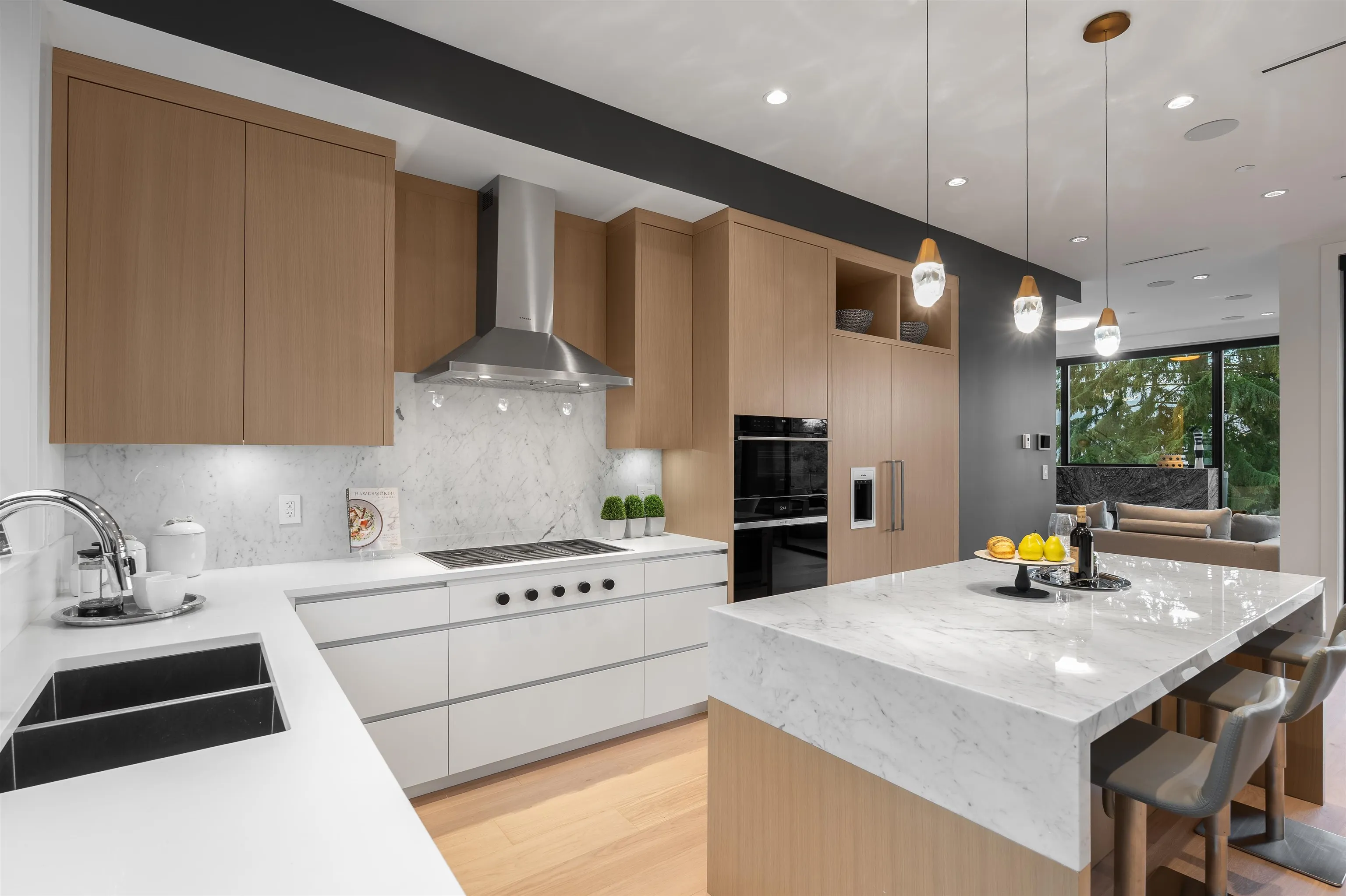 4346 Locarno Crescent