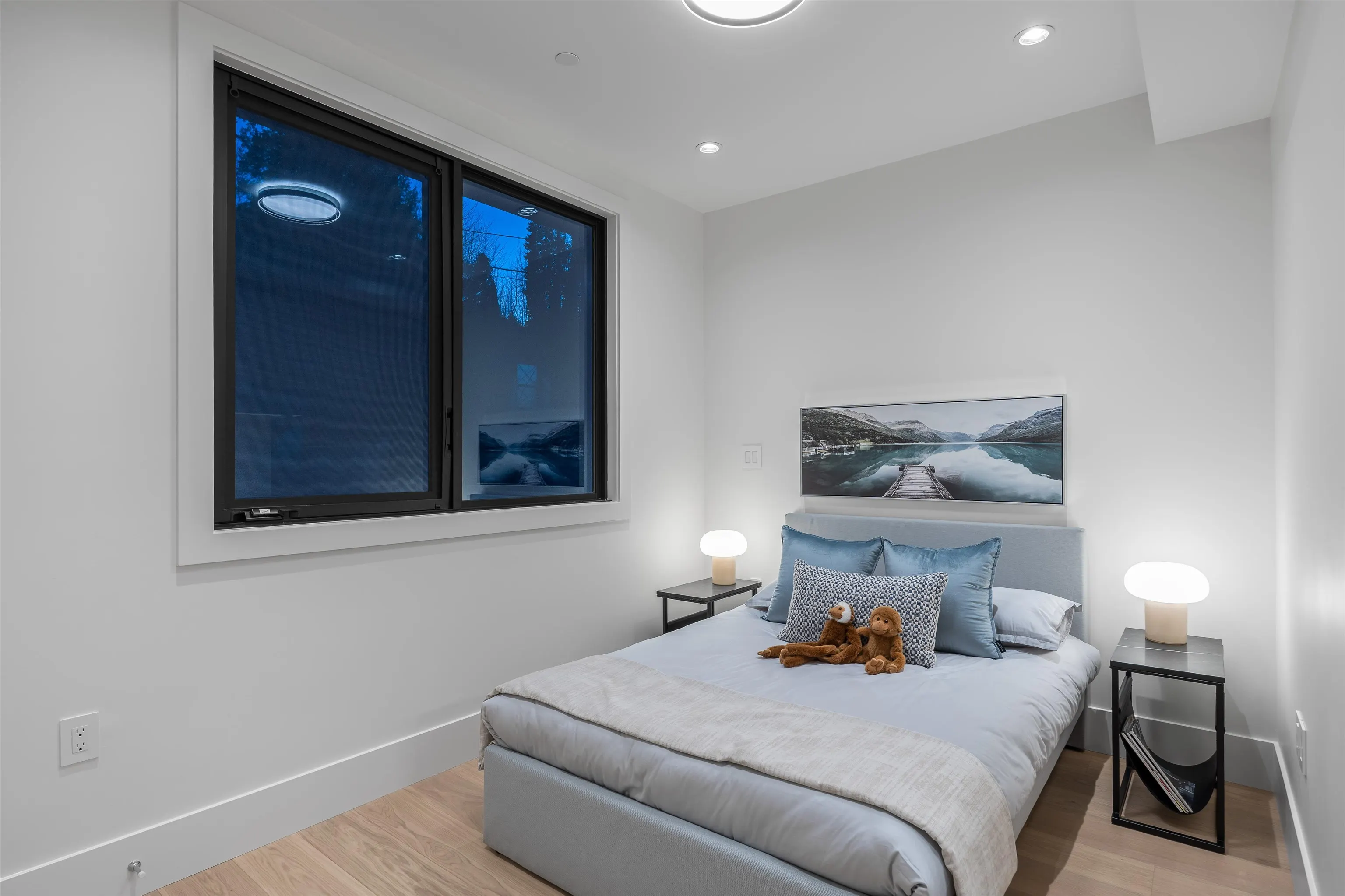 4346 Locarno Crescent