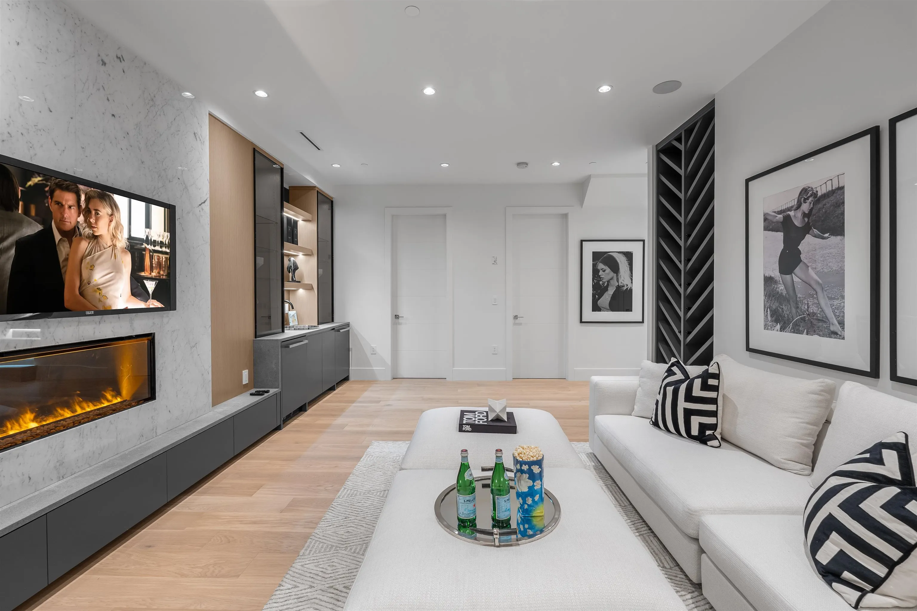 4346 Locarno Crescent