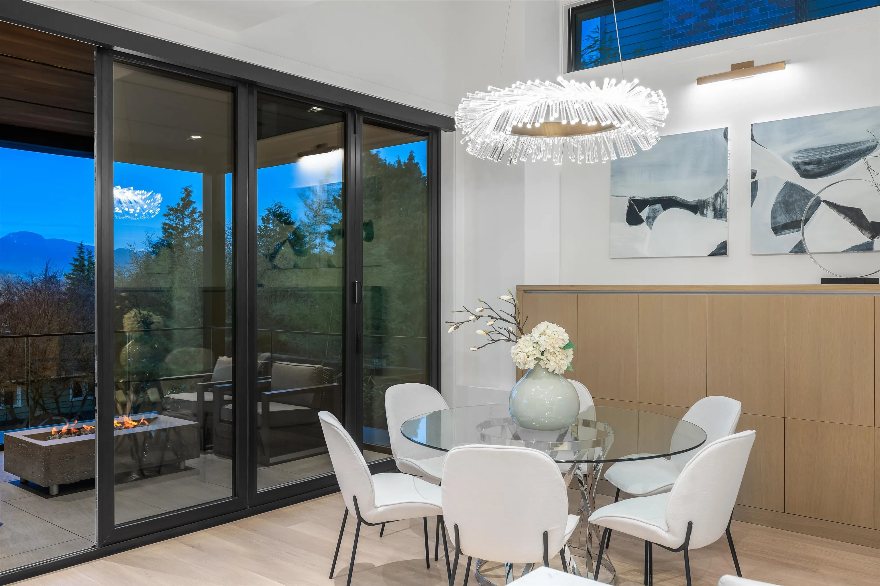 4346 Locarno Crescent