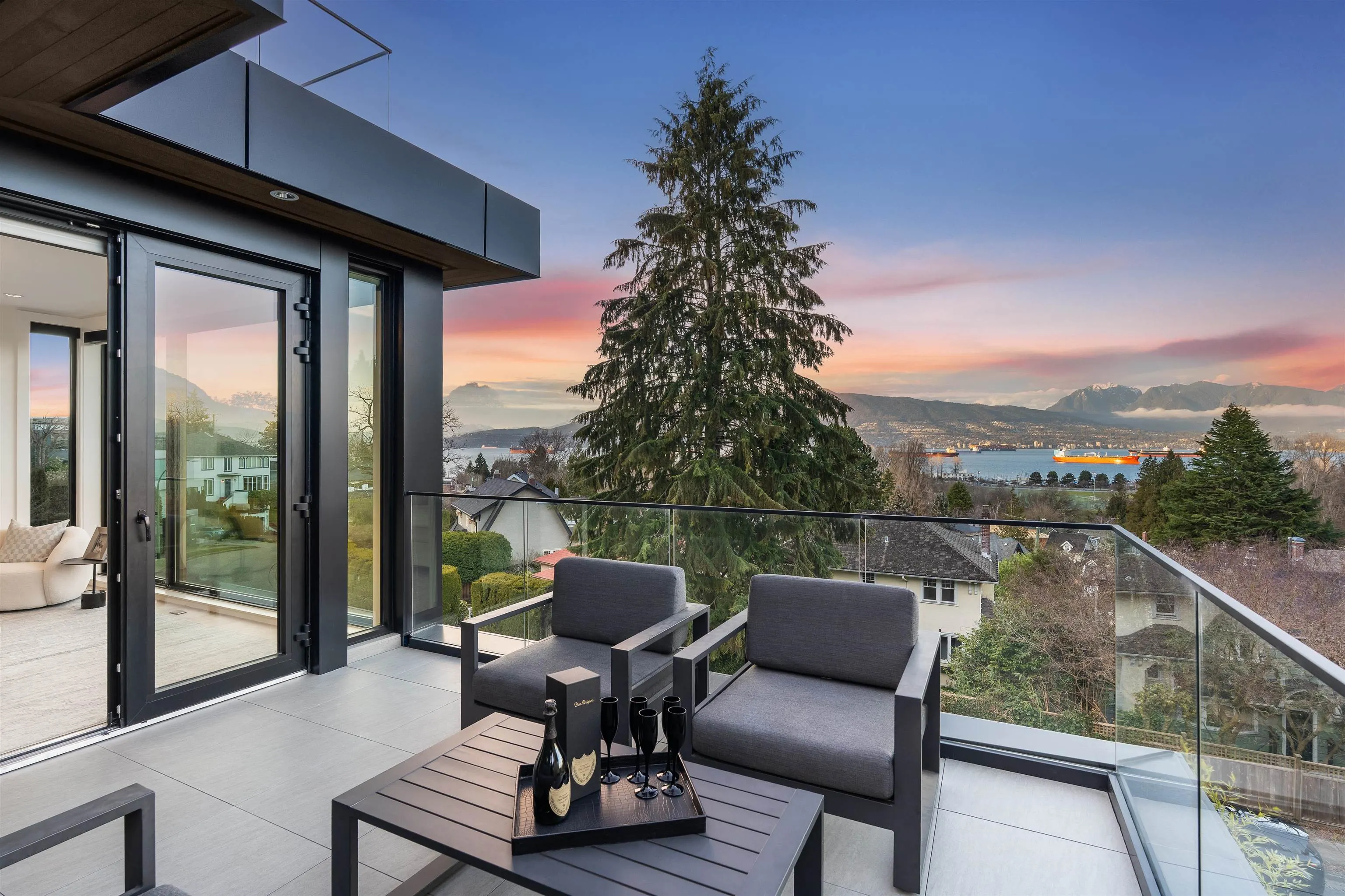 4346 Locarno Crescent