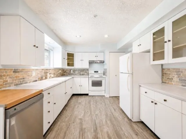 3370 Viewmount Drive
