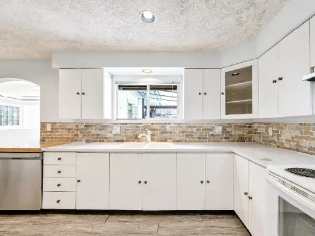 3370 Viewmount Drive