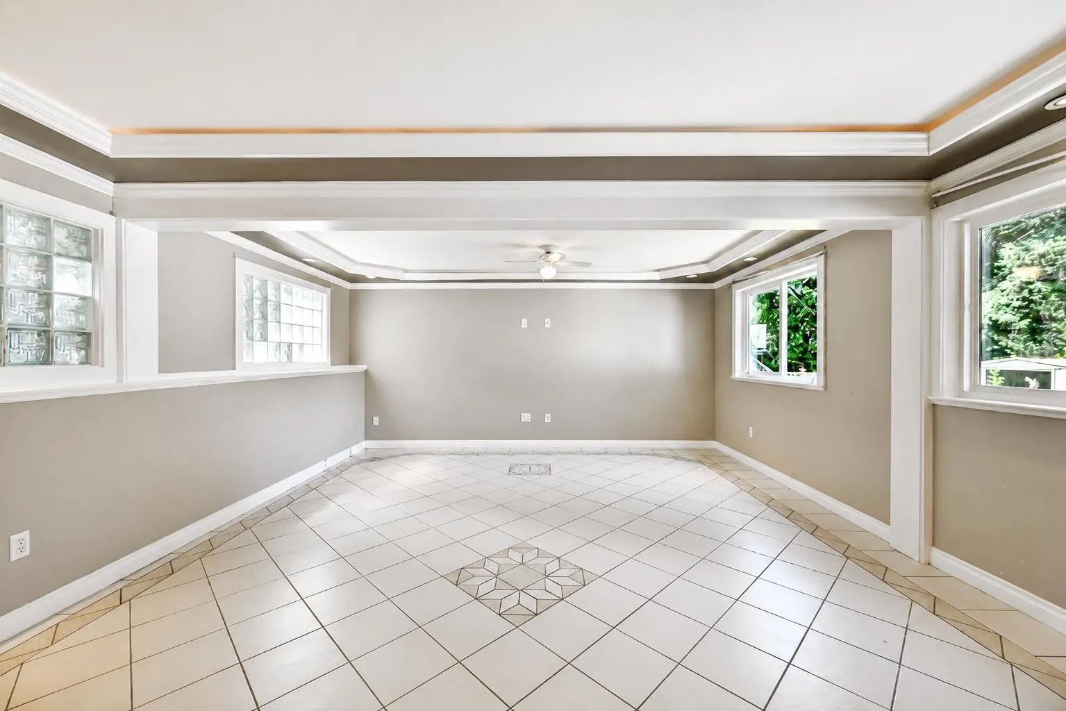 3370 Viewmount Drive