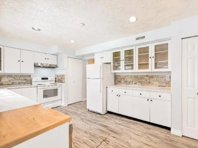3370 Viewmount Drive