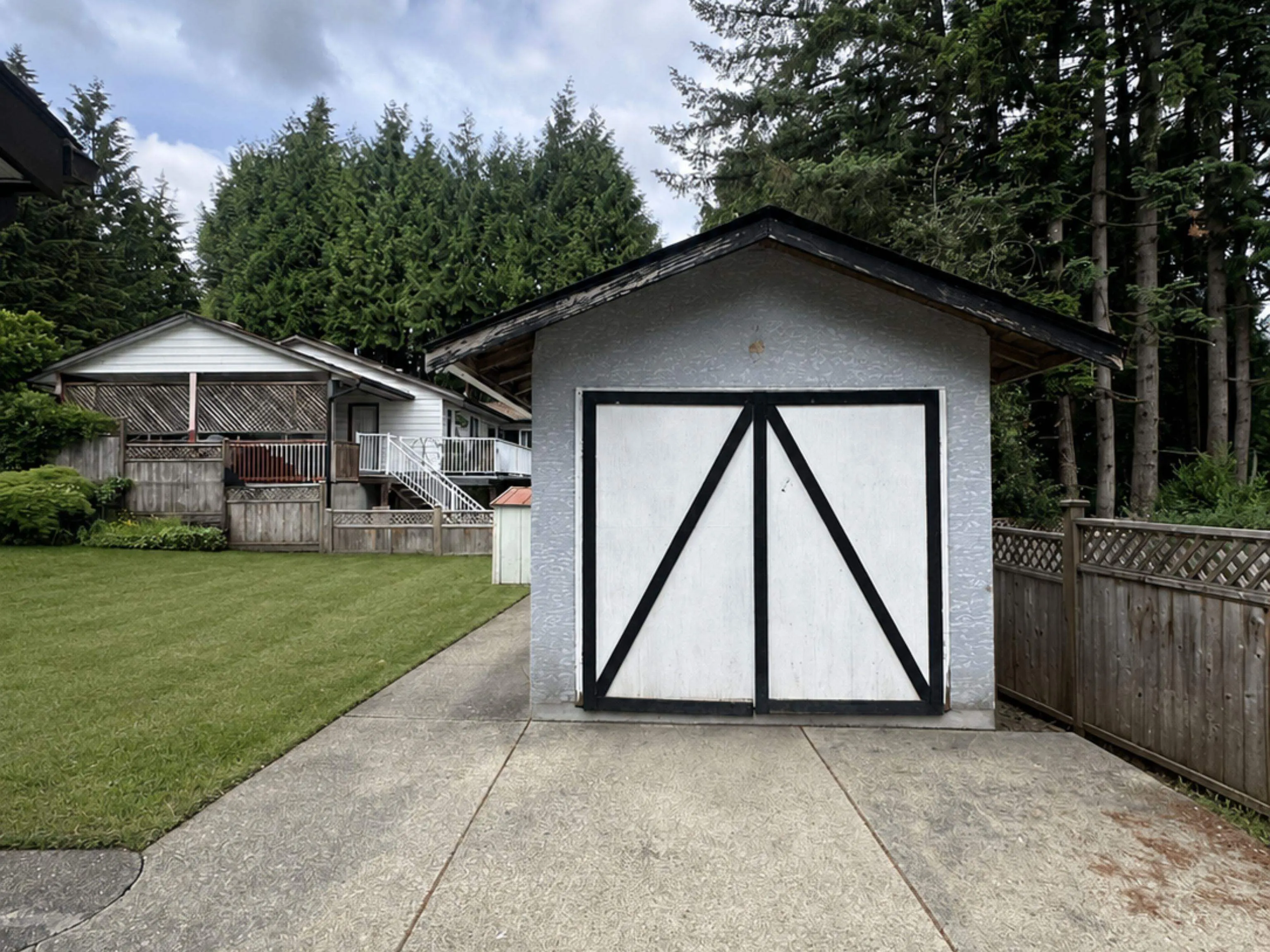 3370 Viewmount Drive