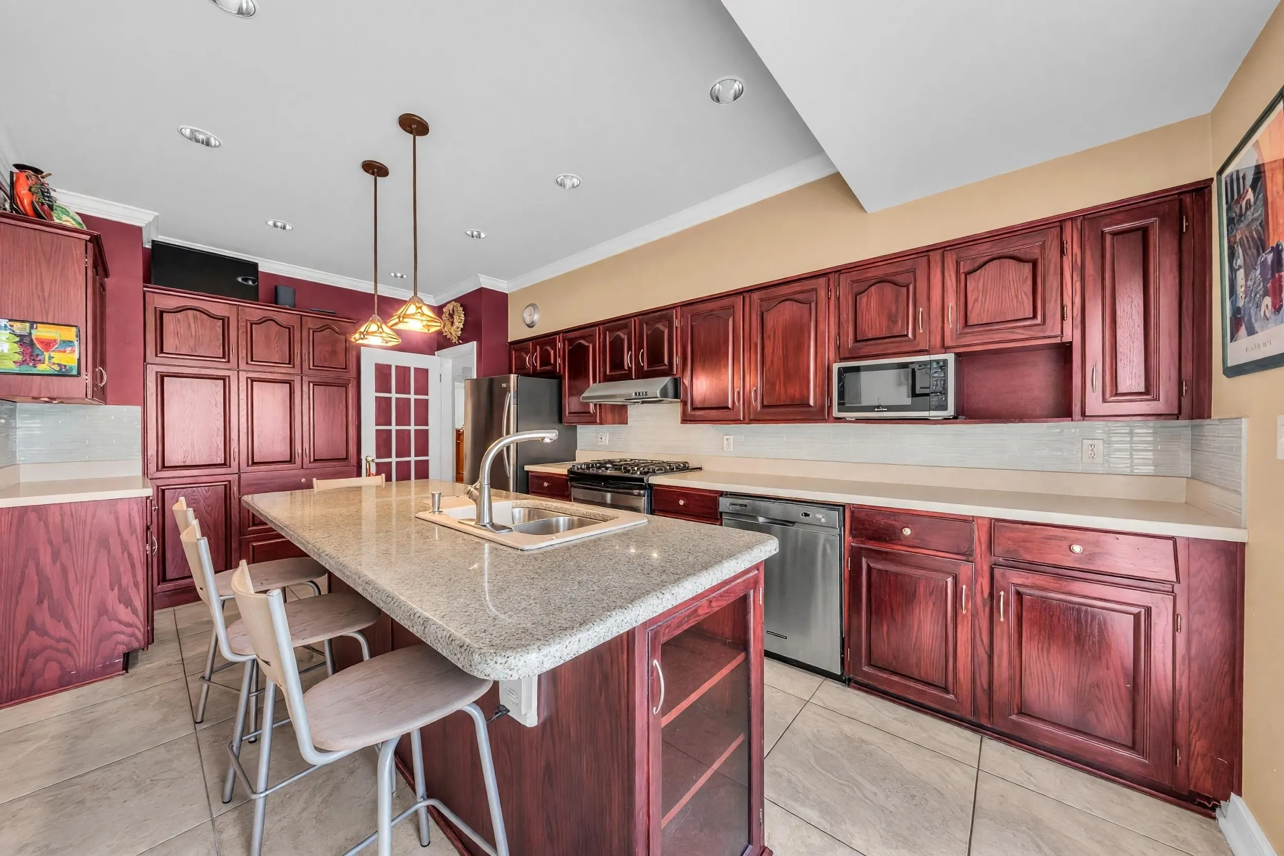 1049 W 33rd Avenue