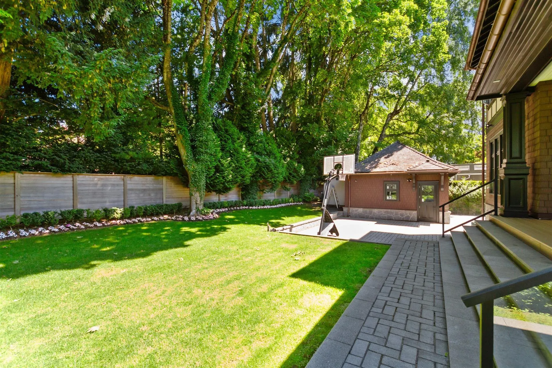 1341 Matthews Avenue